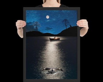 Póster enmarcado en papel mate mejorado con relación de aspecto 3:4 / Viaje a la luz de la luna: Arte mural romántico en barco: Pareja en aguas oscuras bajo un cielo estrellado
