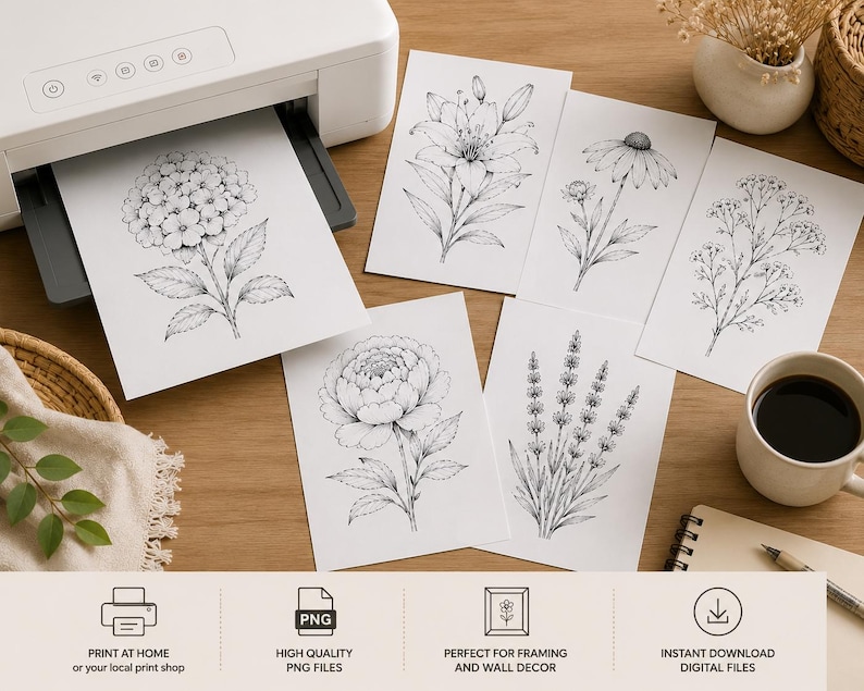 Puede incluir: Una impresora blanca imprimiendo grabados bot&aacute;nicos. Los grabados presentan ilustraciones detalladas de varias flores, incluyendo una hortensia, un lirio y lavanda. Una taza de caf&eacute; y un bloc de notas con un bol&iacute;grafo est&aacute;n sobre la superficie de madera. El texto incluye: "IMPRIME EN CASA", "ARCHIVOS PNG", "PERFECTO PARA ENMARCAR" y "DESCARGA INSTANT&Aacute;NEA".