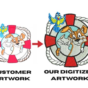 Op de afbeelding: Een geborduurd ontwerp met een cartoon hond en kat in een reddingsboei met een blauwe en gele vogel. Het ontwerp wordt voor en na digitalisering getoond, met de tekst "CUSTOMER ARTWORK" en "OUR DIGITIZED ARTWORK".