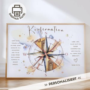 Pode incluir: Uma impressão emoldurada com um design de rosa dos ventos, com a palavra "Konfirmation" no topo. A obra de arte inclui texto em alemão, um fundo de aquarela e as palavras "Personalisiert" na parte inferior.