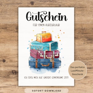 Könnte beinhalten: Ein Gutschein im Aquarellstil mit einem Stapel Vintage-Koffer in Blau-, Rot- und Orangetönen. Der Text lautet "Gutschein" und "Ich freue mich auf unsere gemeinsame Zeit!" mit einem "Last Minute Geschenk"-Label.