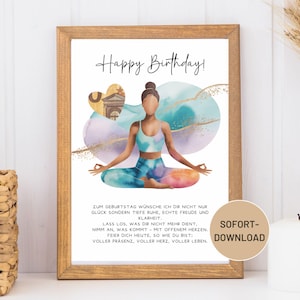 Op de afbeelding: Een ingelijste print met de tekst "Happy Birthday!" boven een illustratie van een persoon in een yogahouding. Het kunstwerk bevat aquarel-achtige elementen in blauw, paars en goud. De print bevat Duitse tekst en een "SOFORT-DOWNLOAD" sticker.