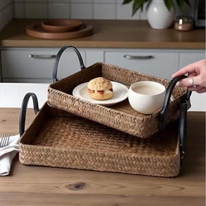 Dienblad van handgeweven rotan – rustieke tafelopberger met handgrepen