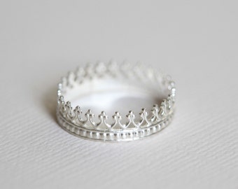 Princess ring, crown ring, dainty textured ring - sterling silver ring