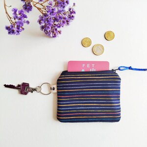 Handgemachte bunt gestreifte Handtasche | Kompakt und funktional, Reißverschluss und Schlüsselring | Minimalistisch | Klein, praktisch und handgemacht