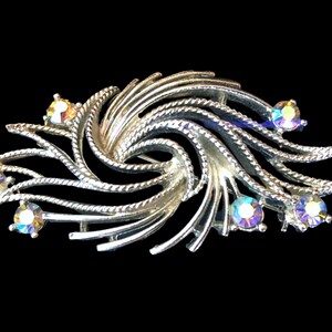 Vintage Lisner 1950s Silvertone & Aurora Borealis Rhinestone Brooch