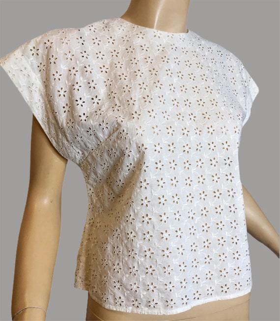 Vintage 1950s Blouse White Cotton Eyelet Button B… - image 7