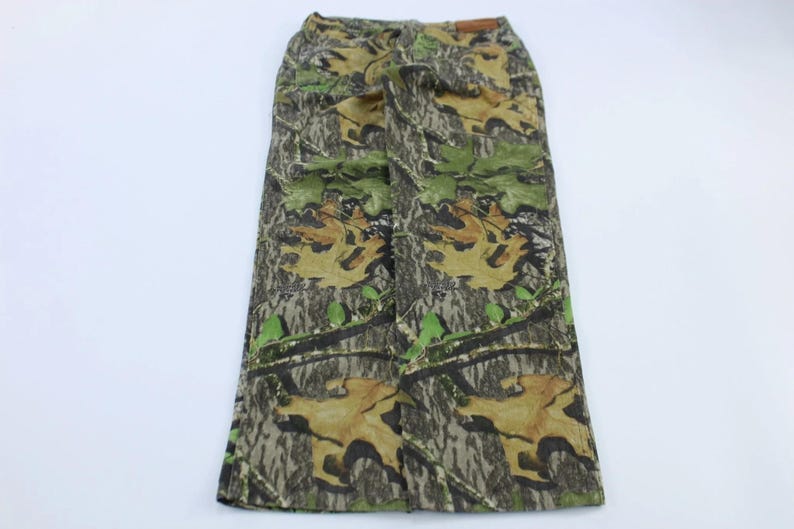 Field Staff Mossy Oak Camo Pants - ThriftedThreads.com