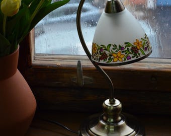 Handcrafted Floral Stained Glass Lamp - Classic Table Lighting