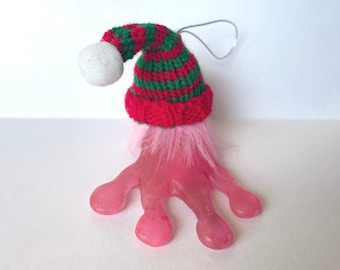 Adorno navideño de pie alienígena que brilla en la oscuridad: decoración navideña de críptido peludo