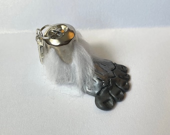 Llavero de Bigfoot, Sasquatch peludo, Yeti, Pie de la suerte, soporte para llaves, llavero, regalo de críptido, escultura artística
