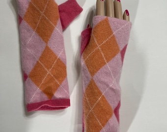 149 maat S argyle roze oranje crème kasjmier armwarmer gebreid patroon vingerloze handschoenen upcycled kasjmier vingerloze wanten polswarmers