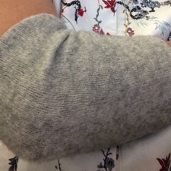 B35 size M gray Cashmere elbow warmer protect elbow arthrits in cold AC envrionment upcycled Cashmere warmer elderly elbow protector