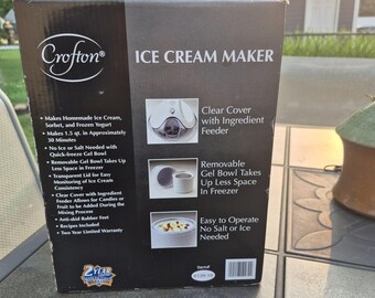Crofton 1.5 quart ice cream machine item number 6139-10 white color Electric please note this machine is missing the mixing blades
