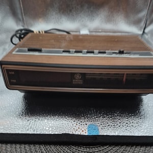 General electric, a m f m alarm clock radio with digital display snooze, and sleep control. Tested works .Brown color model 7-4625F