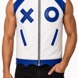 Gilet Tic Tac en cuir de vachette pour homme, fait main, blanc et bleu, fermeture éclair sur le devant, design affirmé.