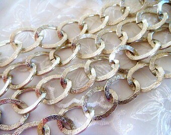 Silver Shinny Aluminium Chain, Textured Curved Chain 2x15.5x20mm, Iridescent Open Link Lead / Nickel Free Chain- 3 Ft/0,92m approx.(1 piece)