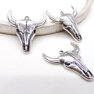Bull Head Skull Pendant, Silver Plated Ox Buffalo Skull Head, Greek Metal Cast Zamak Pendant, Animal Rock Biker Pendant, 28x32mm - 1 piece