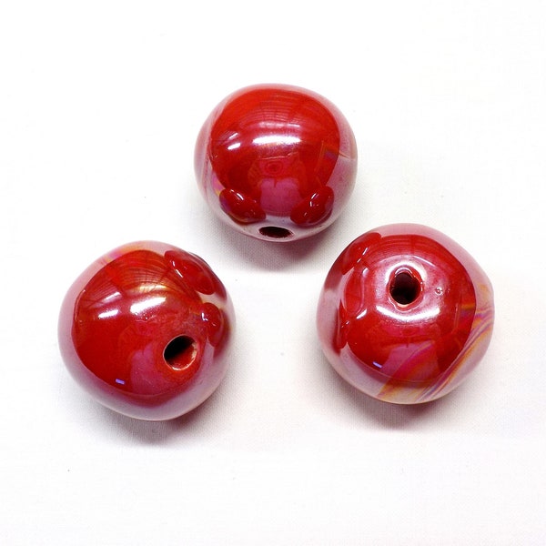Perles rondes en céramique, Céramique émaillée faite main, Céramique grecque émaillée, Perles rondes en céramique extra larges biologiques, Rouge irisé, 35 mm - 1 pièce