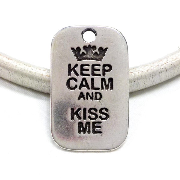 Argent plaqué armée tag «Kiss Me», garder calme pendentif, soldat Dog tag, militaire Dog tag, étiquette en métal, grand breloque pendentif 40x25mm-1 pièce