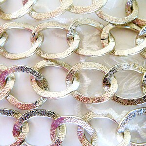 Silver Shinny Aluminium Chain, Textured Curved Chain 2x15.5x20mm, Iridescent Open Link Lead / Nickel Free Chain- 3 Ft/0,92m approx.(1 piece) image 5