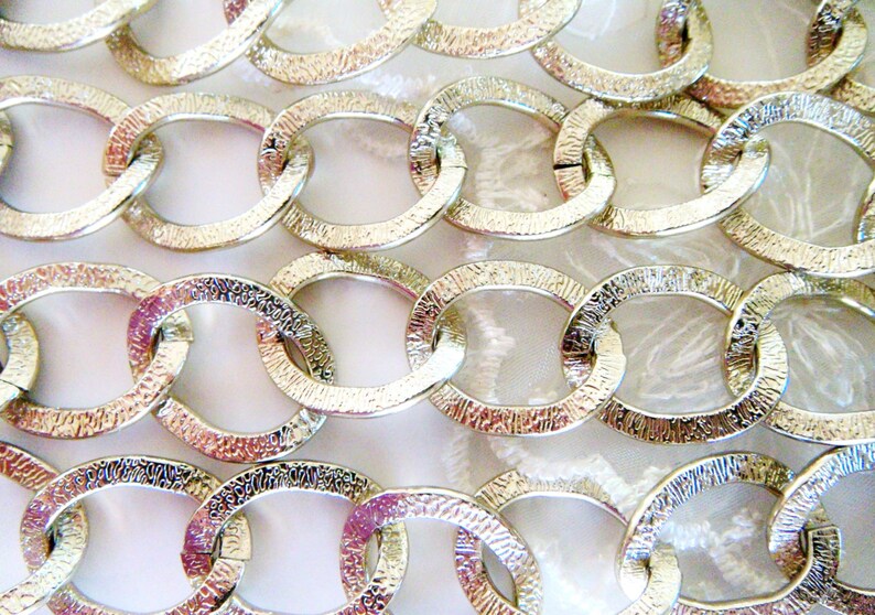 Silver Shinny Aluminium Chain, Textured Curved Chain 2x15.5x20mm, Iridescent Open Link Lead / Nickel Free Chain- 3 Ft/0,92m approx.(1 piece) image 5