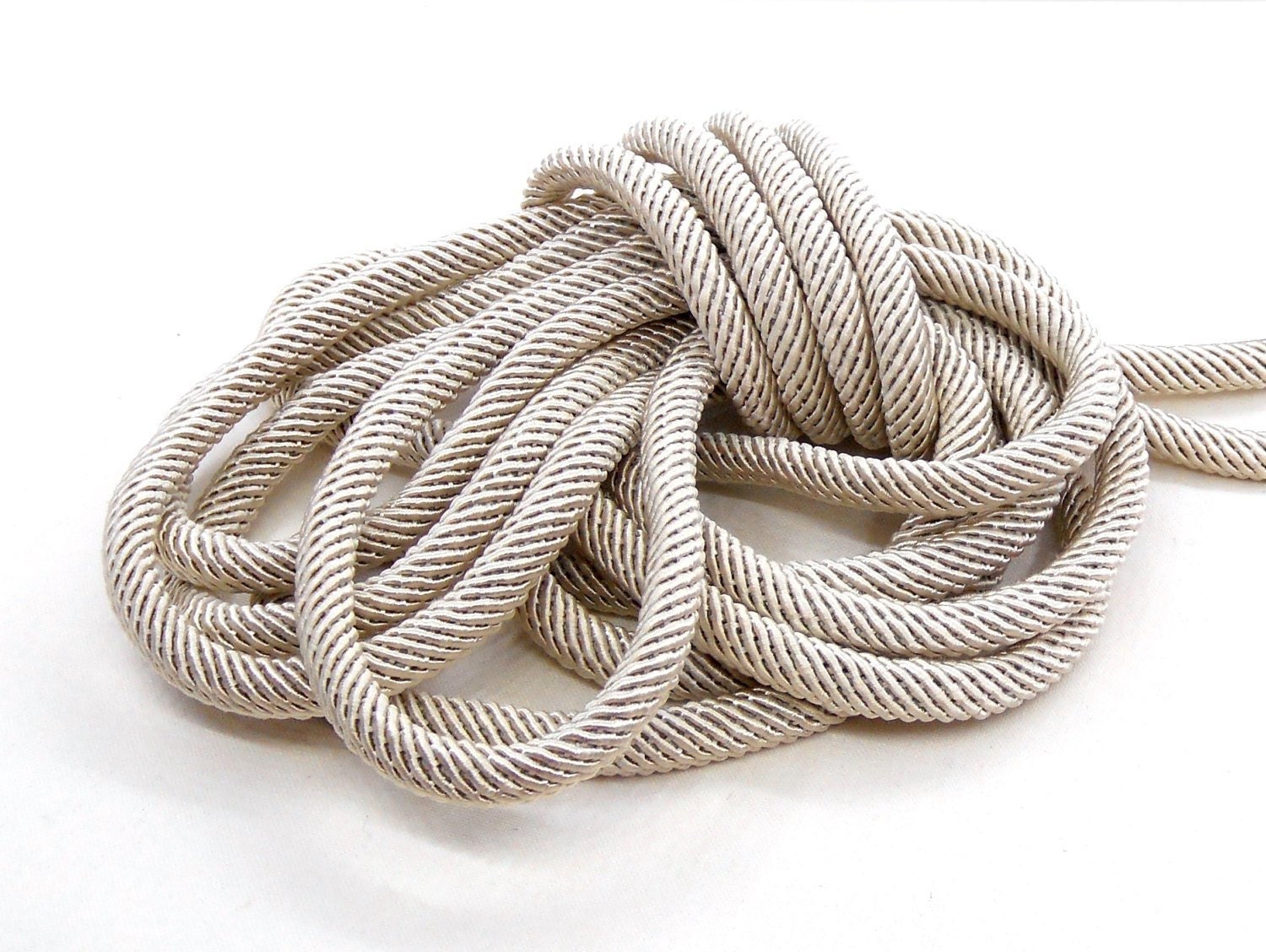 Ivory Off White Braided Rope Cord, Semisoft Trim Cord, Artificial Silk  Cord, Striped String Round Cord 7mm approx. - 18/46cm approx. (1 pc)