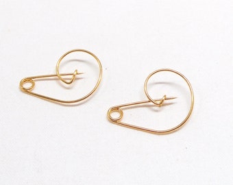 Förgylld säkerhetsnål, handgjord säkerhetsnålsbrosch, berlockhållare, guldbroschnål, guldkiltnål 25 x 18 mm - 2 stycken