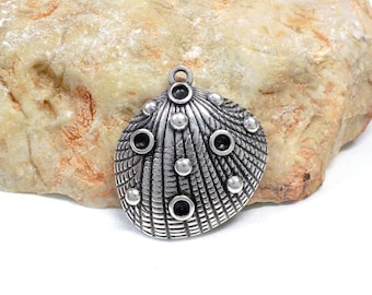 Silver Plated Clam Shell Pendant, Sea Shell Beach Pendant, Cockle Shell, Summer Pendant, Scallop Shell Pendant, Boho Jewelry 27x26mm - 1 pc