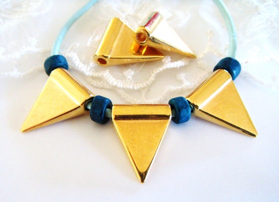 Gold Plated Triangle Bead, Geometric Triangle Pendant, Focal Bead, Minimalist Jewelry, Metal Bead Spacer 15x20mm, with Hole 2,5mm- 1 piece