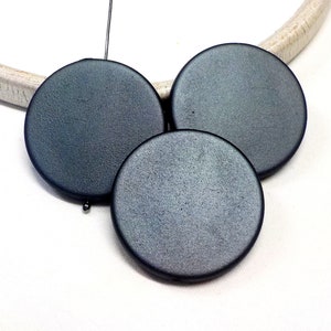 Grijs grijs rubber gecoate acrylkralen, geometrische cirkelkralen, platte ronde kralen rubbereffect, kralen mat fluwelen afwerking, 32 mm (Ø 2 mm)-2 stuk