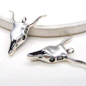 Bull Head Skull Pendant, Silver Plated Ox Buffalo Skull Head, Greek Metal Cast Zamak Pendant, Animal Rock Biker Pendant, 35x37mm - 1 piece