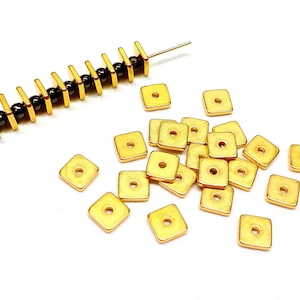 Cuentas espaciadoras con arandelas cuadradas doradas, pequeñas cuentas metálicas, cuentas deslizantes geométricas cuadradas, cuentas redondas, cuentas minimalistas de latón de 6 x 6 mm, Ø 1,1 mm - 6 uds.