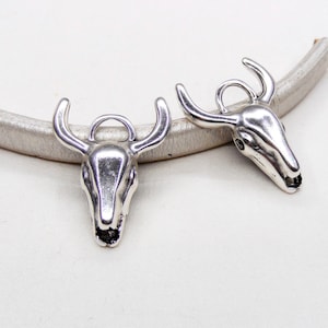 Bull Head Skull Pendant, Silver Plated Ox Buffalo Skull Head, Greek Metal Cast Zamak Pendant, Animal Rock Biker Pendant, 28x36mm - 1 piece