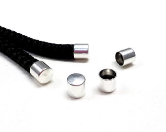 Terminali a Testa Piatta Argento Senza Passante e Foro per Cordoncino Tondo 5mm, Terminali per Cordoni in Pelle, Terminali per Cordoni Cappello Terminale 6x6mm/Ø 5.2mm - 5 pz