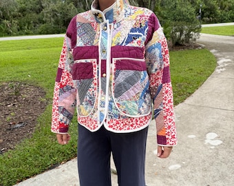 Vintage manteau matelassé fait main en patchwork coloré surdimensionné qui s'adapte à la plupart des vestes Flora