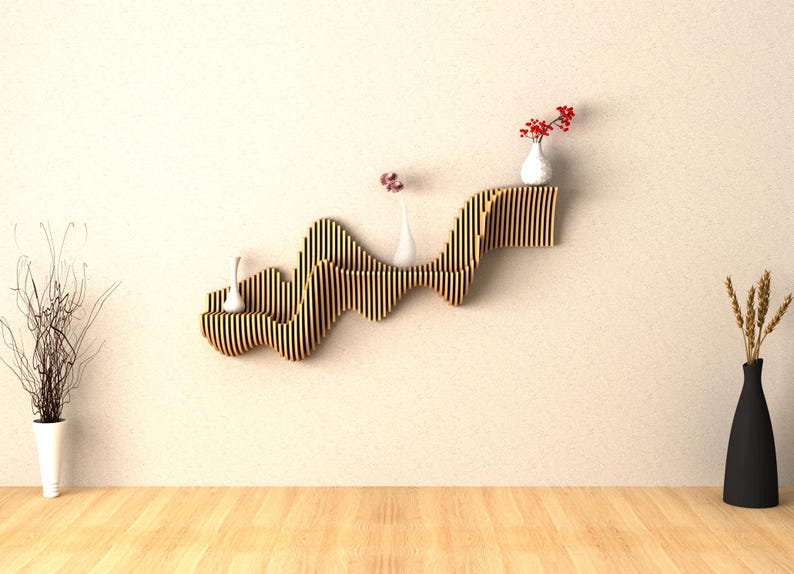 Puede incluir: Una estanter&iacute;a de pared de madera con un dise&ntilde;o ondulado. La estanter&iacute;a tiene tres niveles y est&aacute; decorada con jarrones blancos y flores rojas.