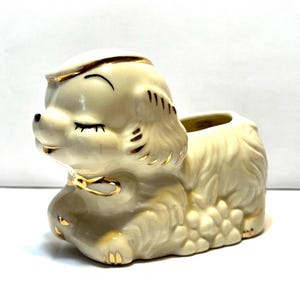 Maceta pequeña de cerámica blanca con forma de caniche de Shawnee Pottery