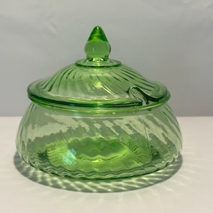 Grüne Spiral-Optik Uran Depression Glas mit Deckel haltbar bleiben