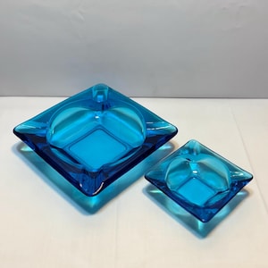 Mid Centry Modern Bright Aqua Blue Square Glass Nesting Ashtrays