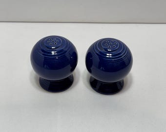 Saliera e pepiera Fiesta in ceramica blu cobalto a forma di sfera
