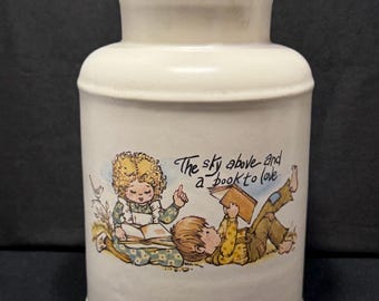 Vaso vintage de cerâmica bege McCoy “o céu acima e um livro para olhar”