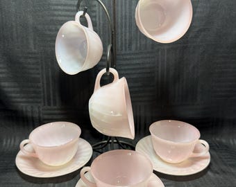 Fire King Pink Swirl Teetassen und Untertassen