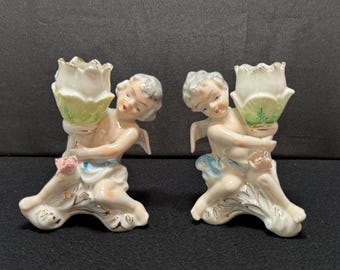 Bougeoirs coniques chérubin en porcelaine