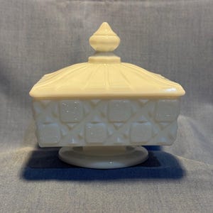 Westmoreland White Milk Glass Old Quilt Pattern Lidded Glass Dish
