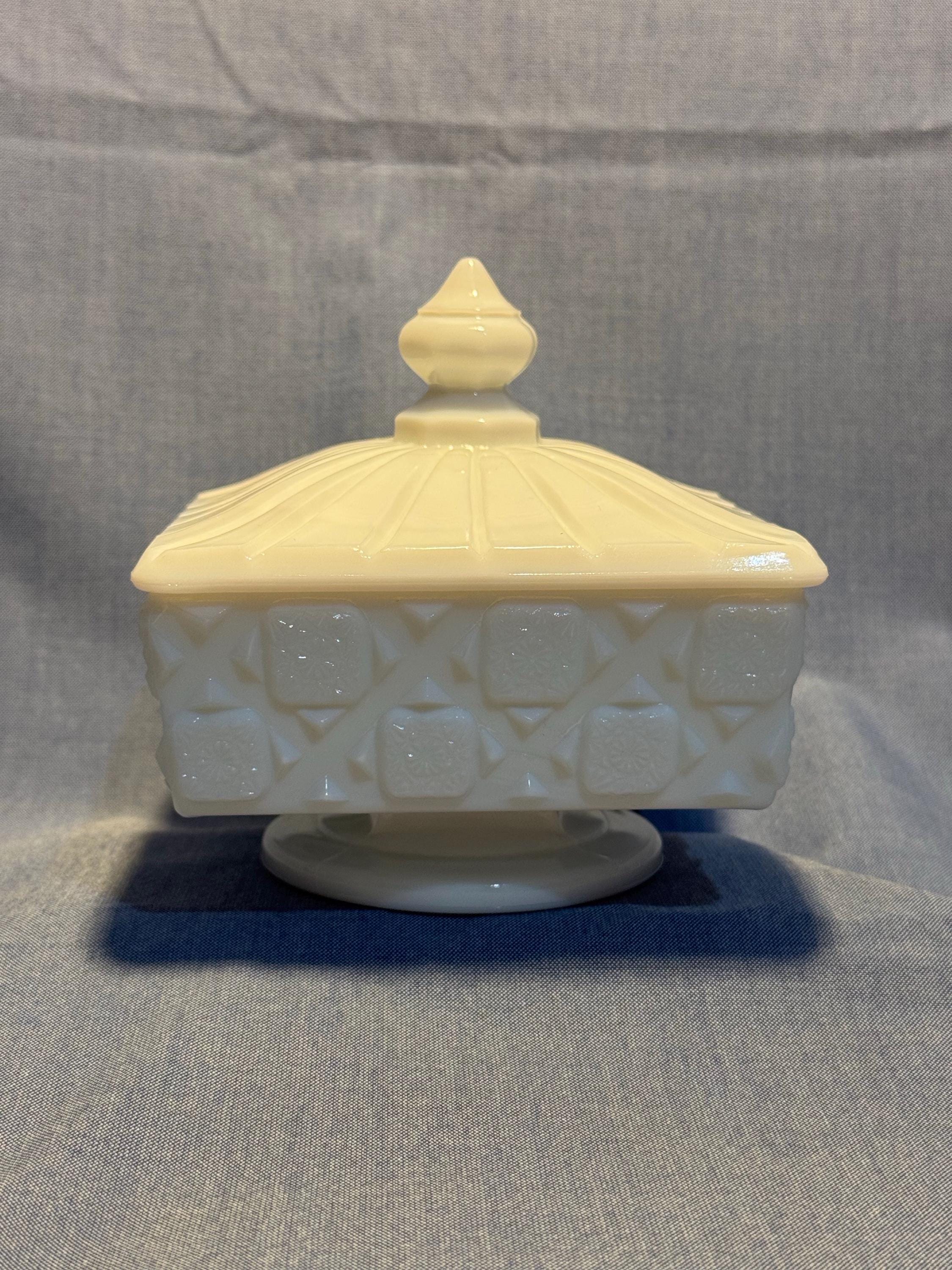 Westmoreland White Milk Glass Old Quilt Pattern Lidded Glass Dish