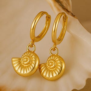 Gouden hemelse hangoorbellen, sierlijke schelpoorbellen, niet-aantasting gouden sieraden, zomer boho-oorbellen, verjaardagscadeau voor haar