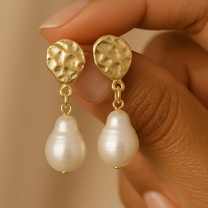 Delicati orecchini pendenti con perle dorate, orecchini pendenti in argento sterling, orecchini con perle d'acqua dolce naturali, gioielli da sposa per il matrimonio, regalo per damigella d'onore