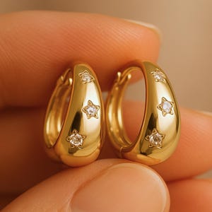 Orecchini a forma di stella con diamanti placcati in oro 18 carati, orecchini a cerchio piccoli in argento sterling, delicati gioielli celestiali, regalo di compleanno per la mamma.