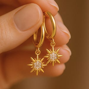 Orecchini a forma di sole in oro 18 carati con diamanti, orecchini pendenti celestiali, orecchini a cerchio Huggie delicati, gioielli in argento sterling, regalo di compleanno per lei
